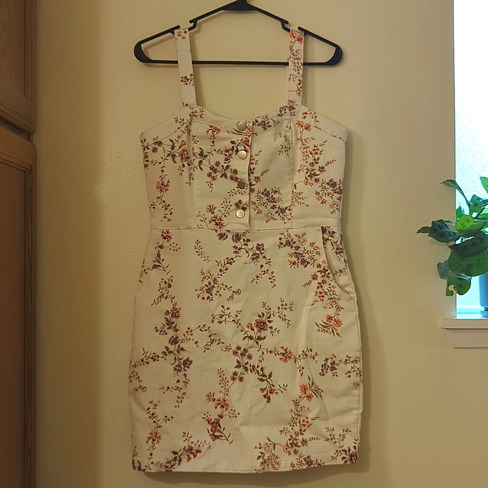 White Floral Pocketed Dress